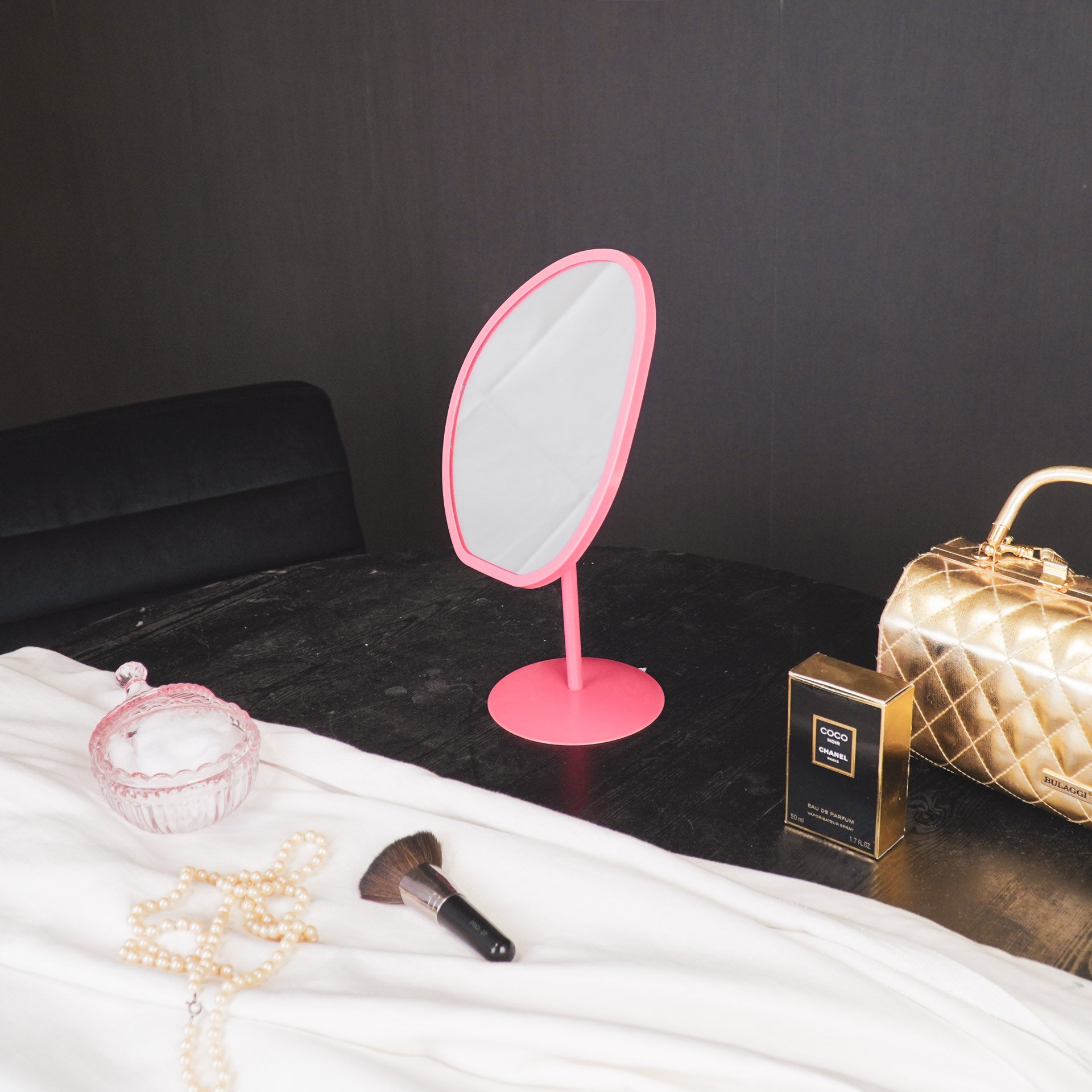 Spiegel - Make up Spiegel- Organisch Rond - Metaal - Roze - 16,5x12x31,5cm