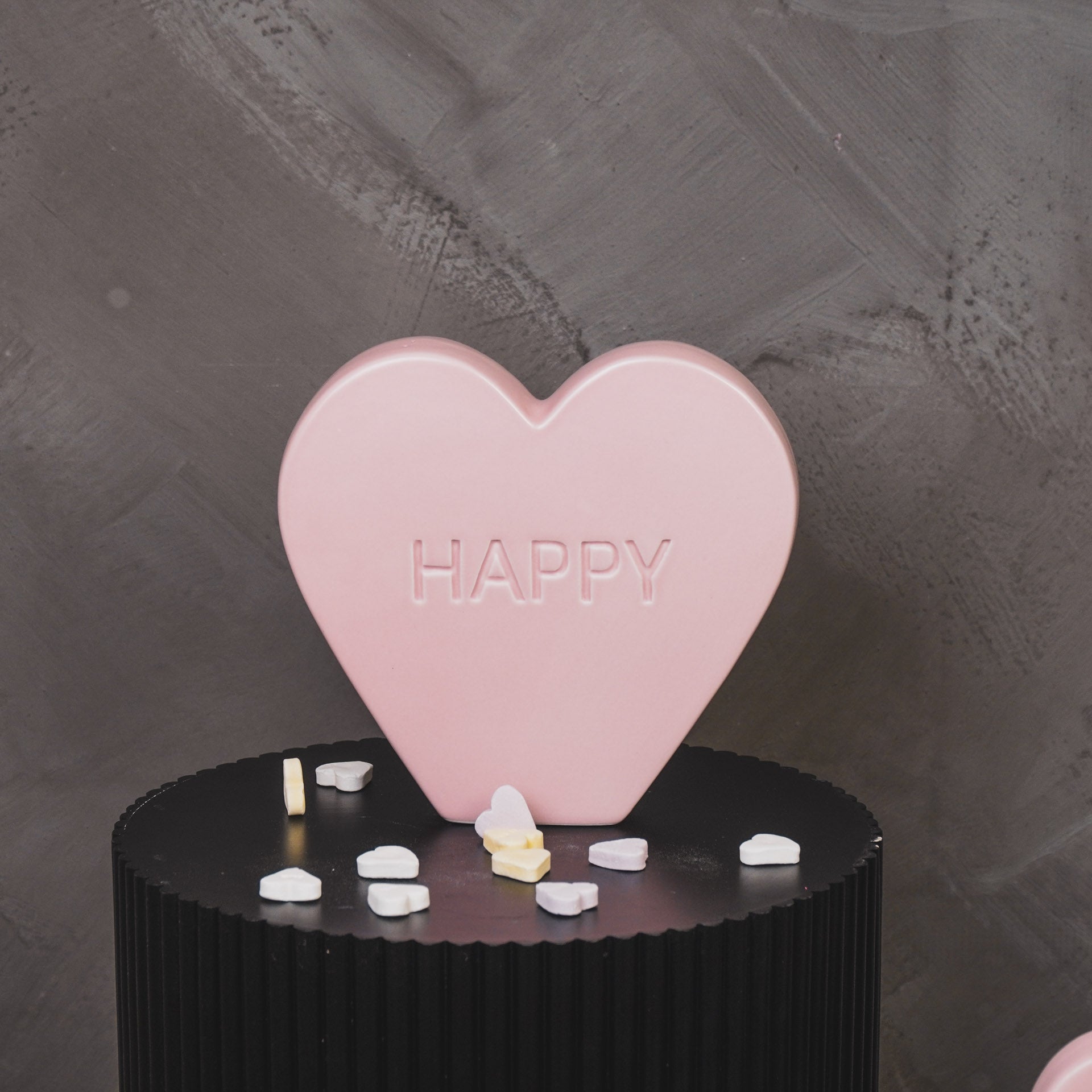 Ornament- Snoephart Beeld 'HAPPY'- Keramiek- Licht Roze- 20x4x18,5cm