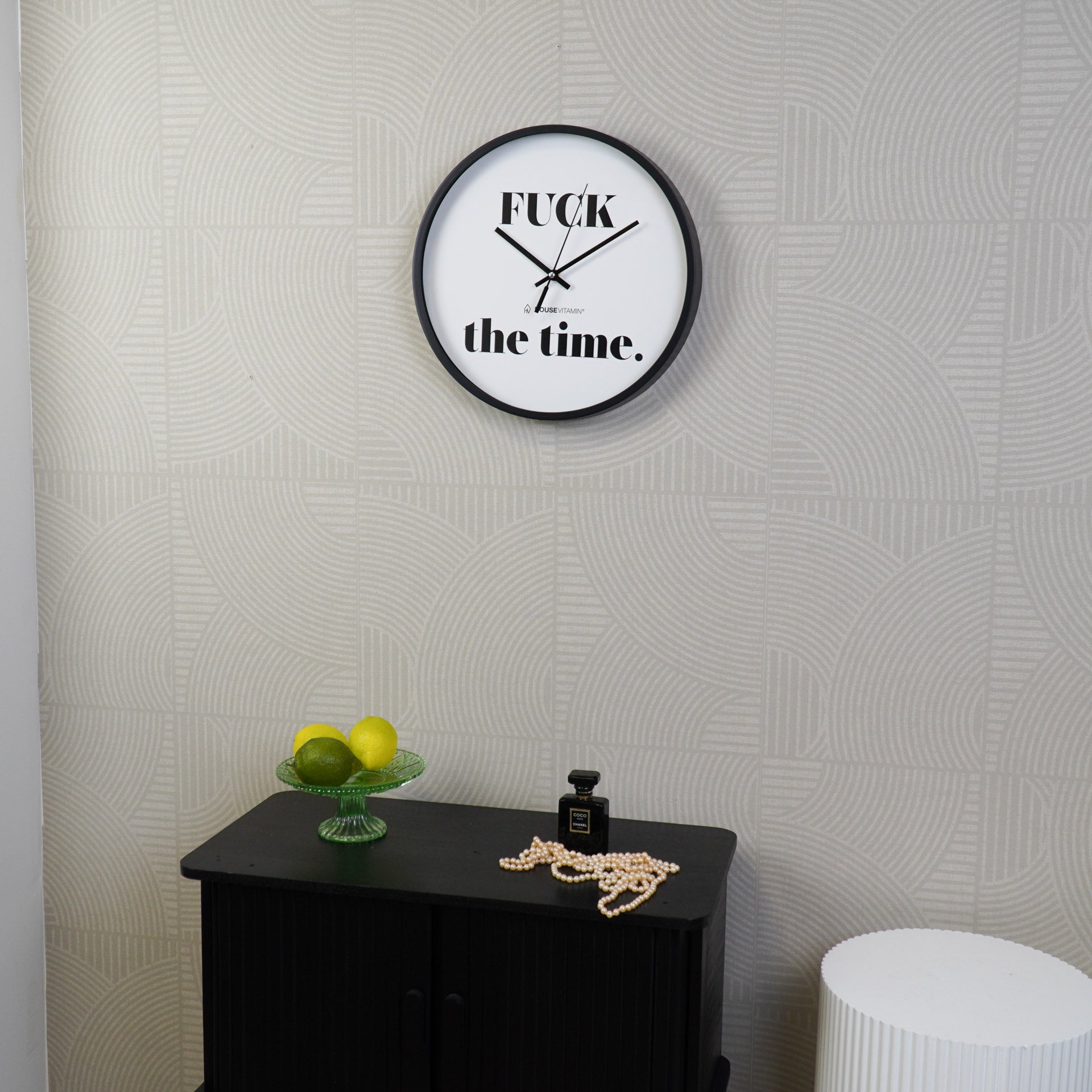 Klok - Wandklok - 'FUCK the time' - Zwart/Wit - 34x34x4 cm