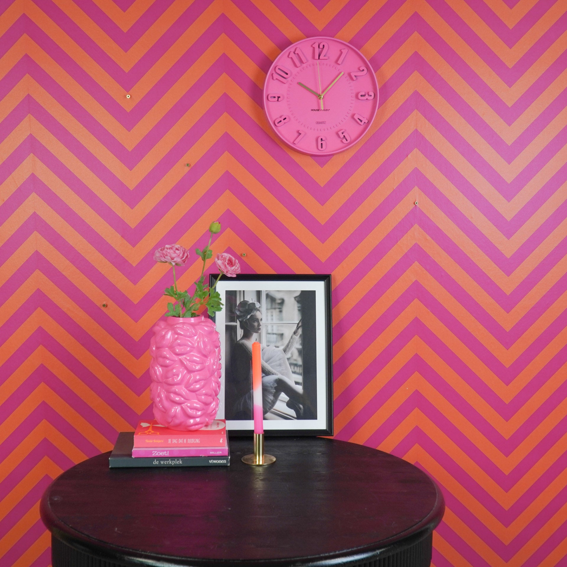 Klok- Wandklok Cijfers- Fluor Roze - 30x30x4cm