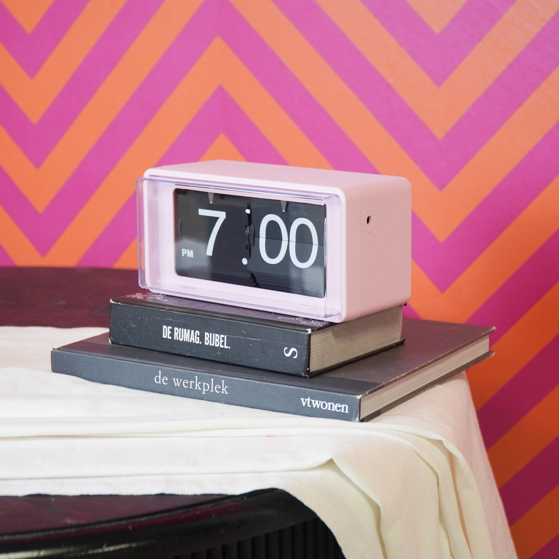 Klok- Kast Klok Flip Over- Roze- 22x13x11,5cm