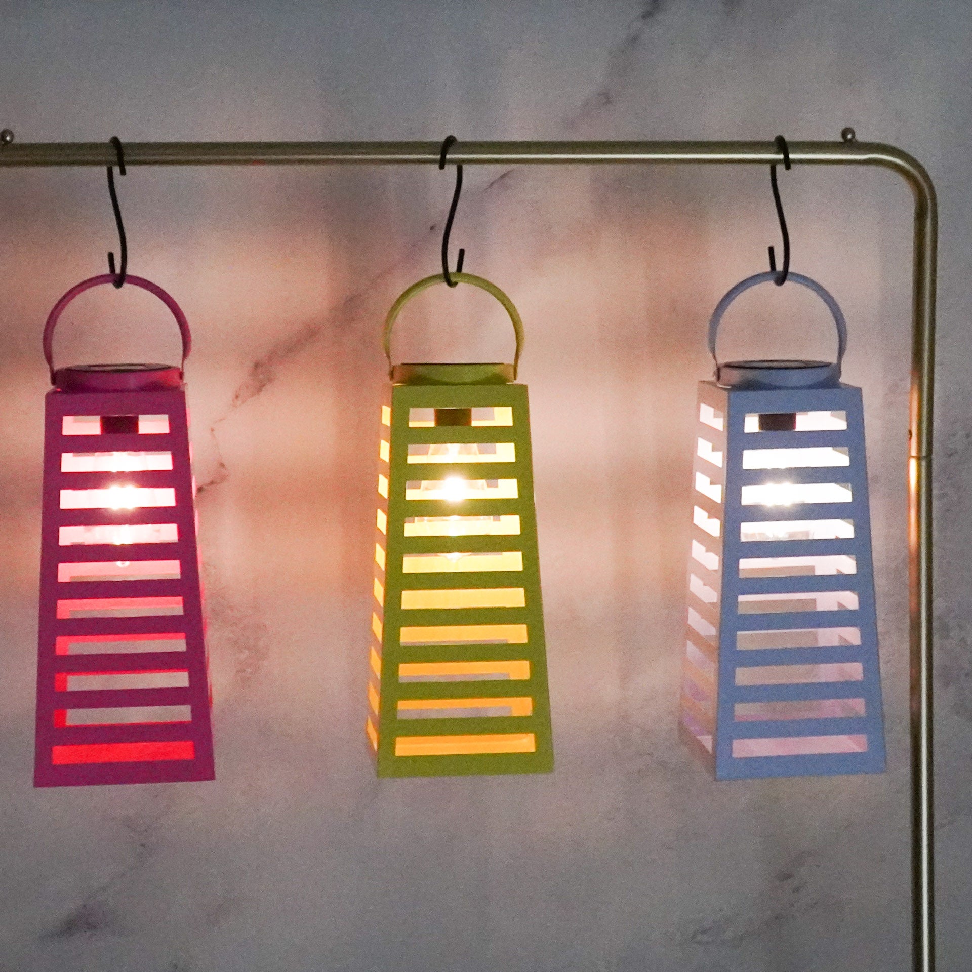 Lamp- Lantaarn/ Windlicht - Solar - Metaal - Roze - 14x14x32,5cm