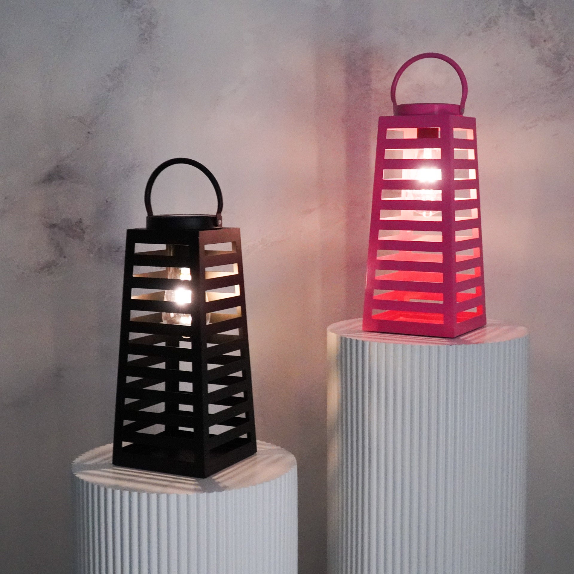 Lamp- Lantaarn/ Windlicht - Solar - Metaal - Roze - 14x14x32,5cm