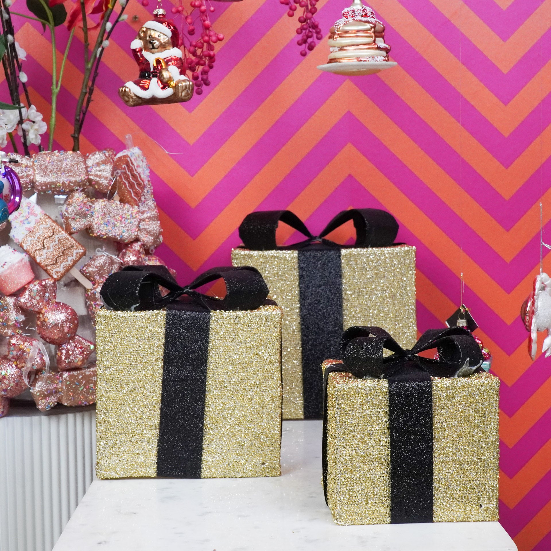 Kerst Led Lamp - Cadeau Set van 3 - Kunststof - Goud/Zwart - 15cm/20cm/25cm