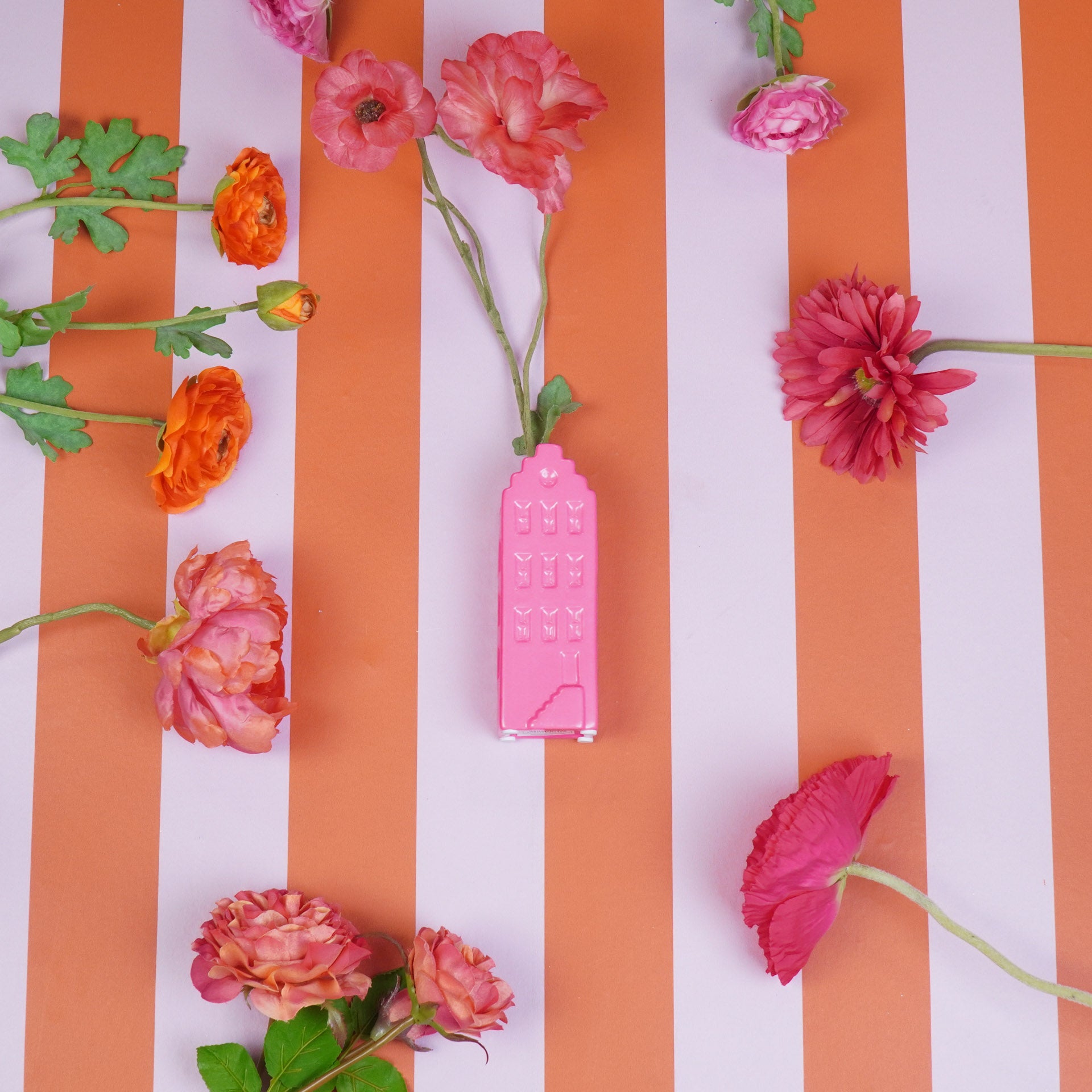 Bloemenvaas- Huis Vaas- Keramiek-Fluor Roze -5x4,5x14,5 cm
