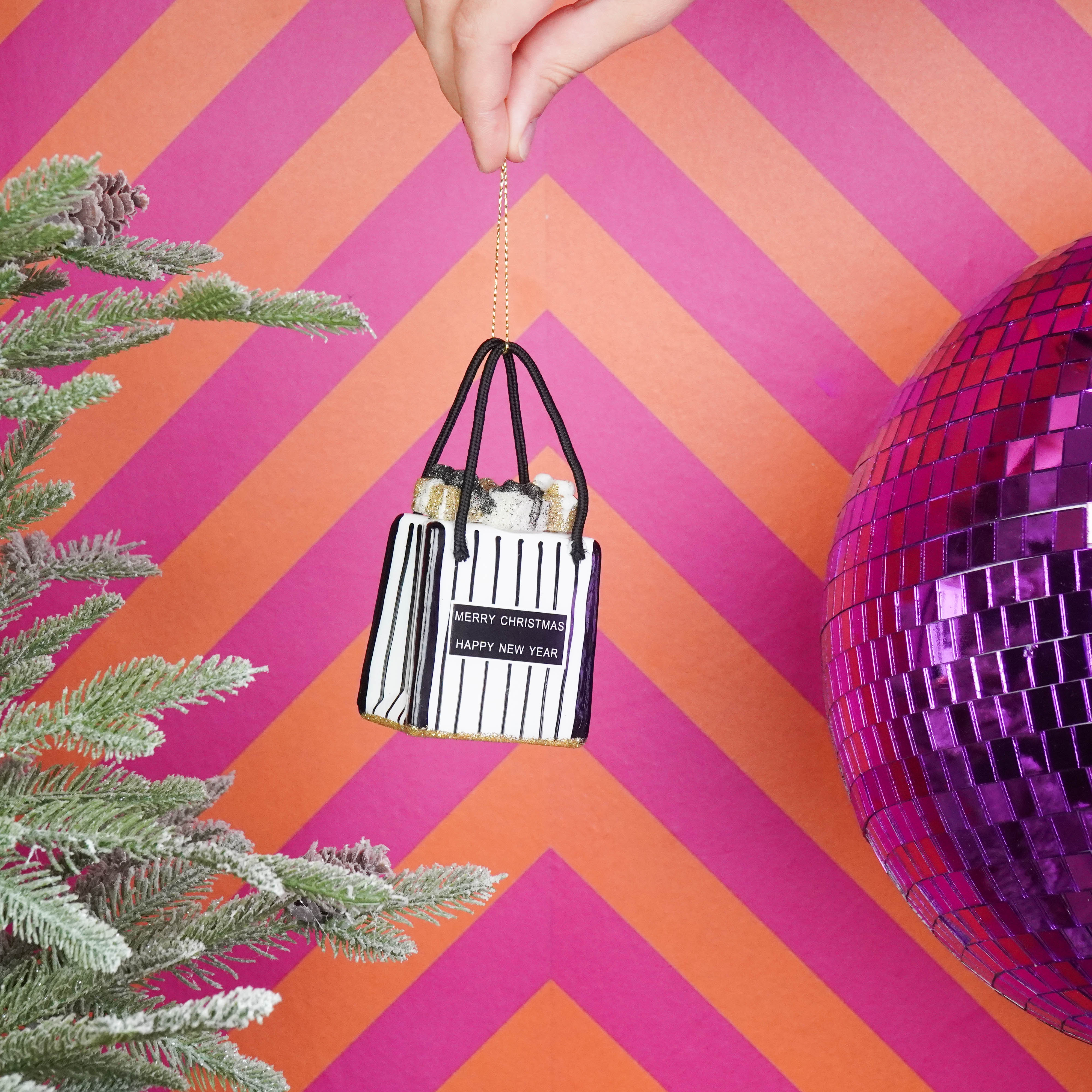 Kerstversiering -  Kersthanger - Shopahollic tas - Zwart/ wit/ Goud - Glas - 7x4x8,5cm