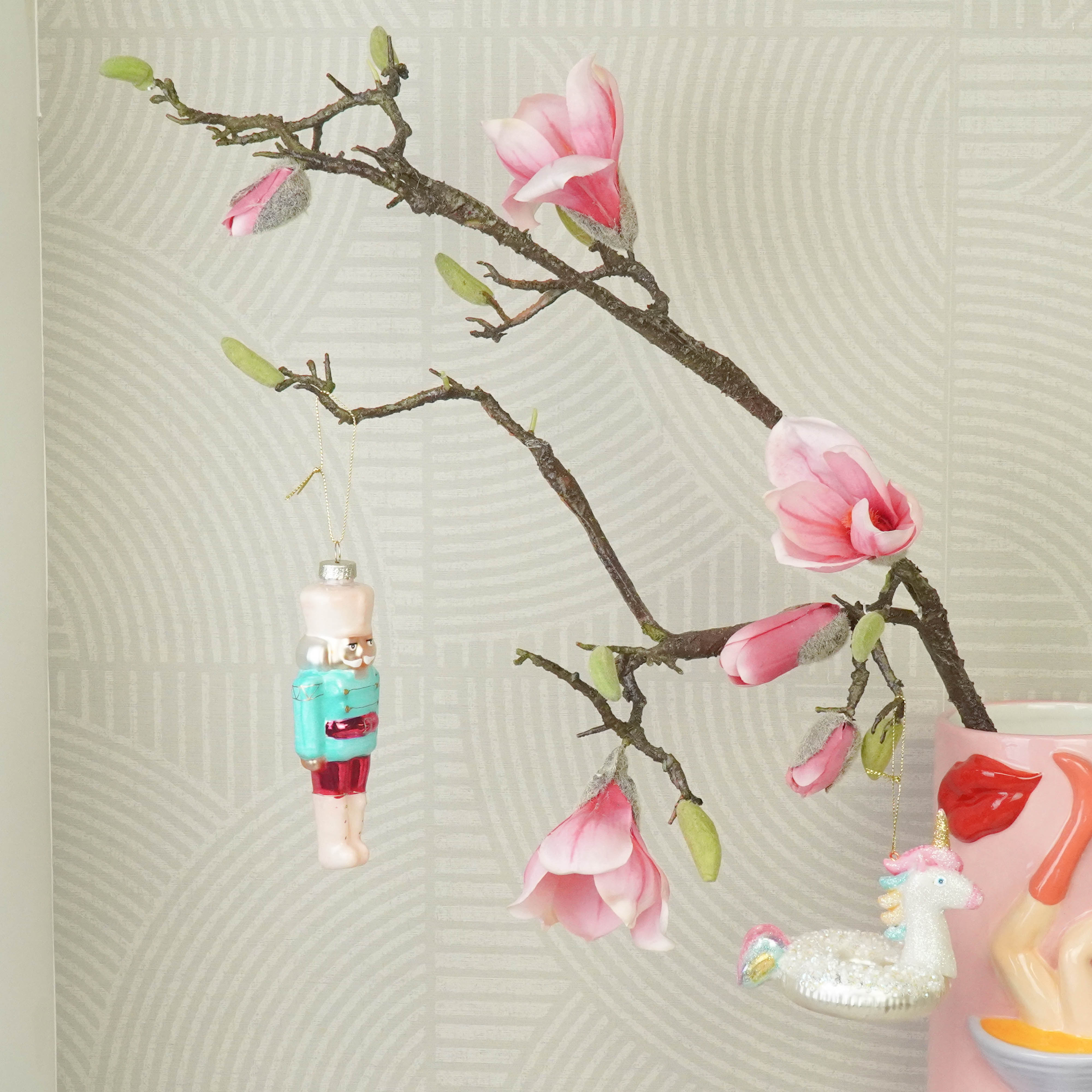 Kerstversiering -  Kersthanger - Notenkraker met Cupcake  - Blauw/ Rood -   Glas - 6,5x4x17cm