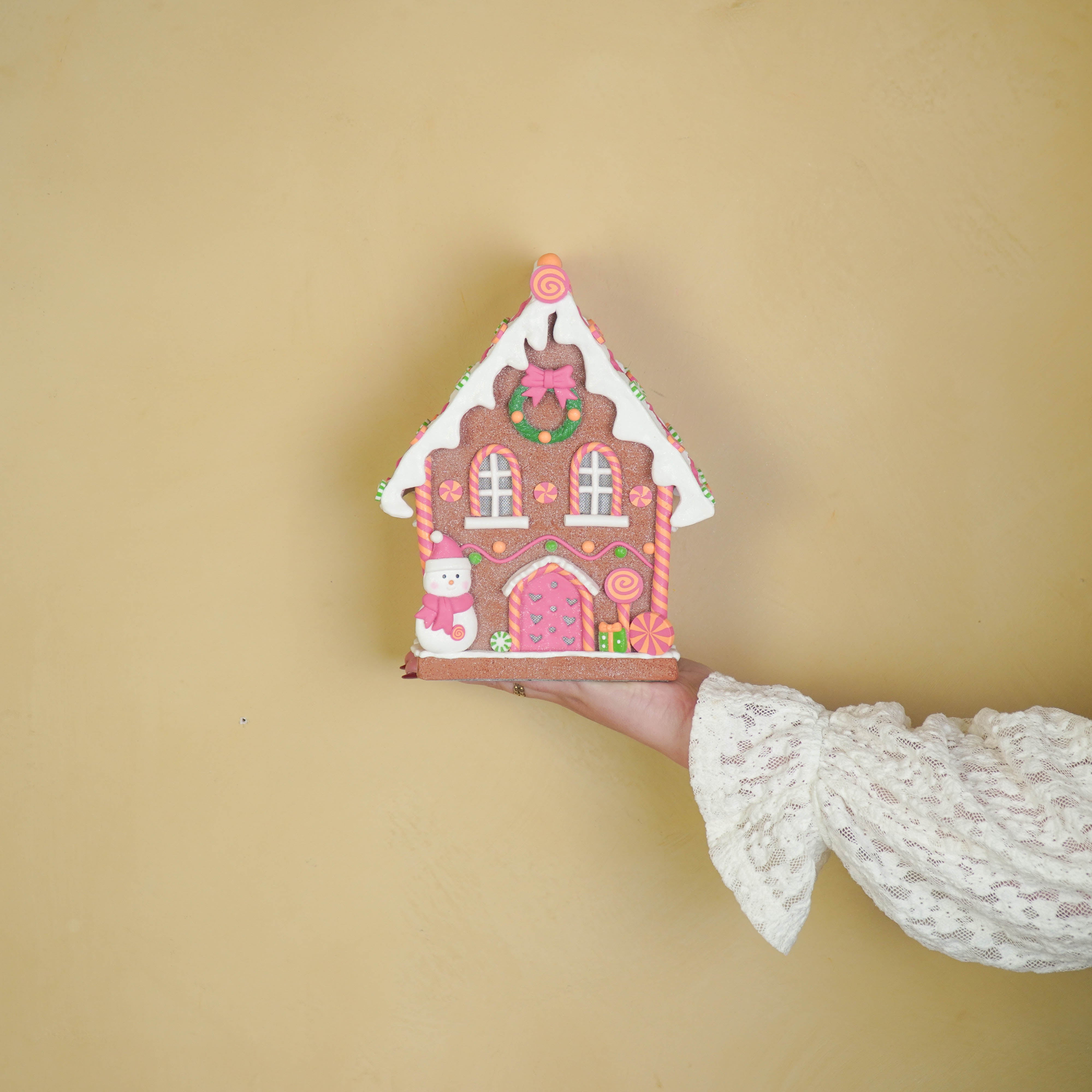 Kerst Decoratie - Led Lamp - Snoephuis Peperkoek - Klei - Bruin/Roze - 18.5x13x23.5 cm