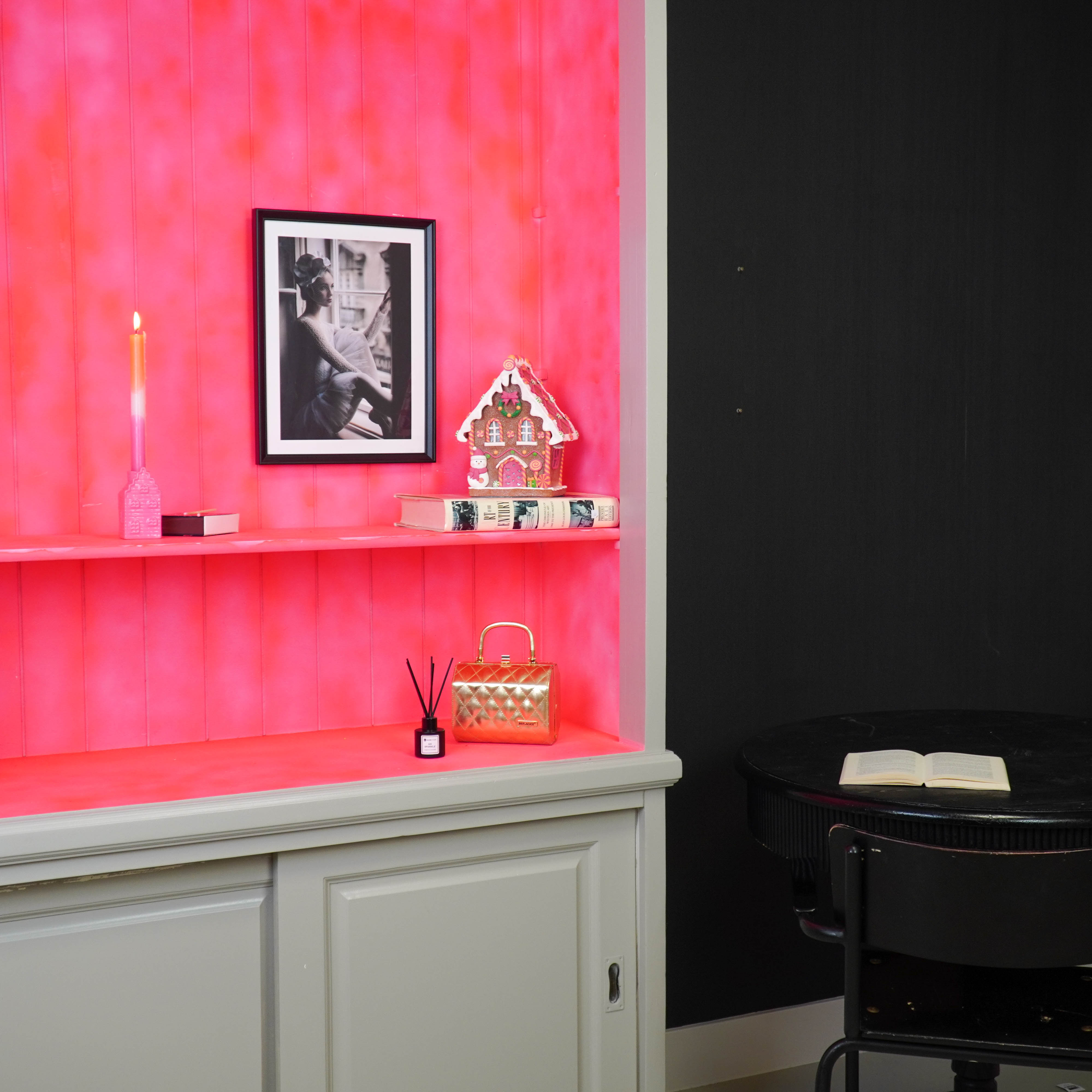 Kerst Decoratie - Led Lamp - Snoephuis Peperkoek - Klei - Bruin/Roze - 18.5x13x23.5 cm