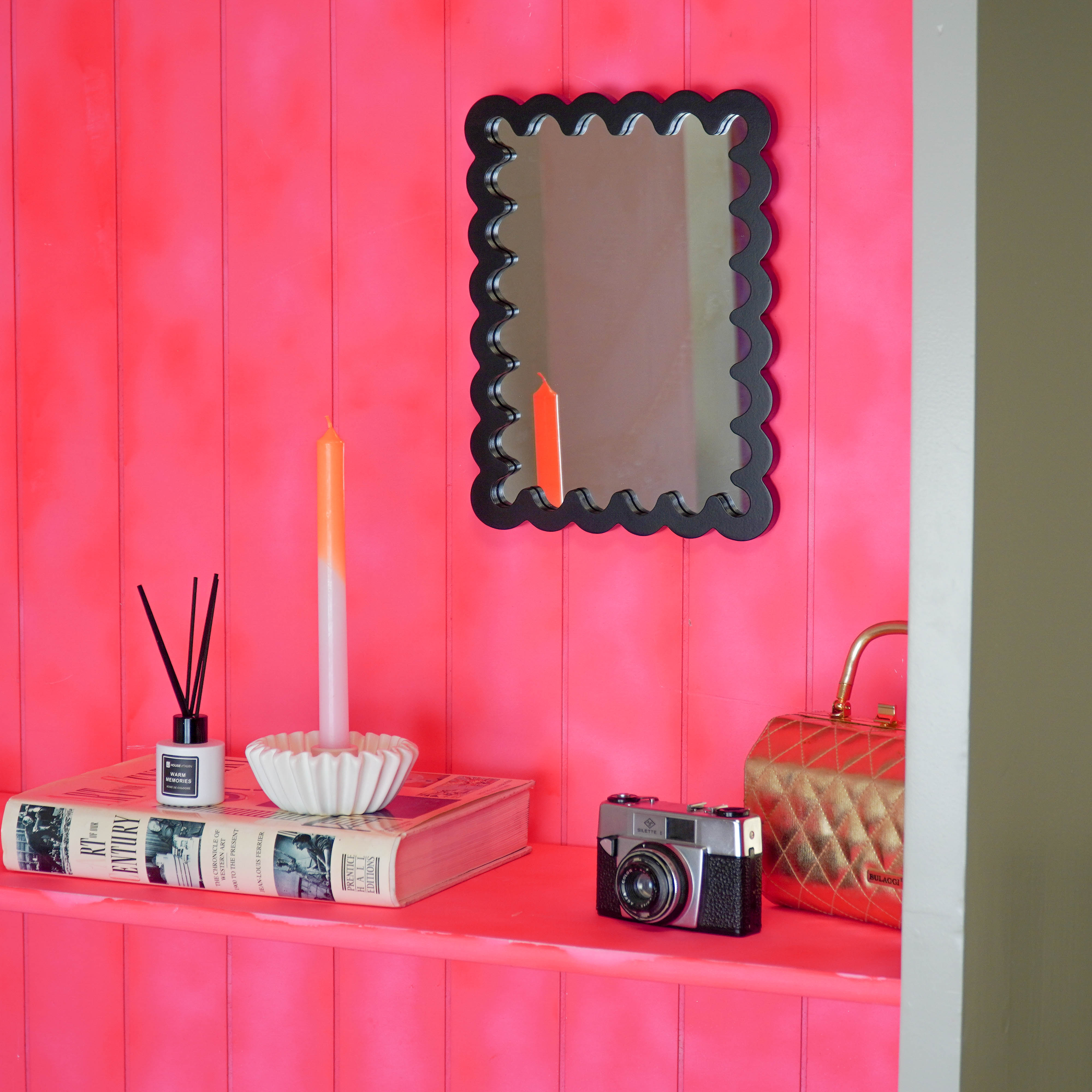 Spiegel - Wand Spiegel met Golvende Rand - MDF - Zwart - 24x33x1.5cm