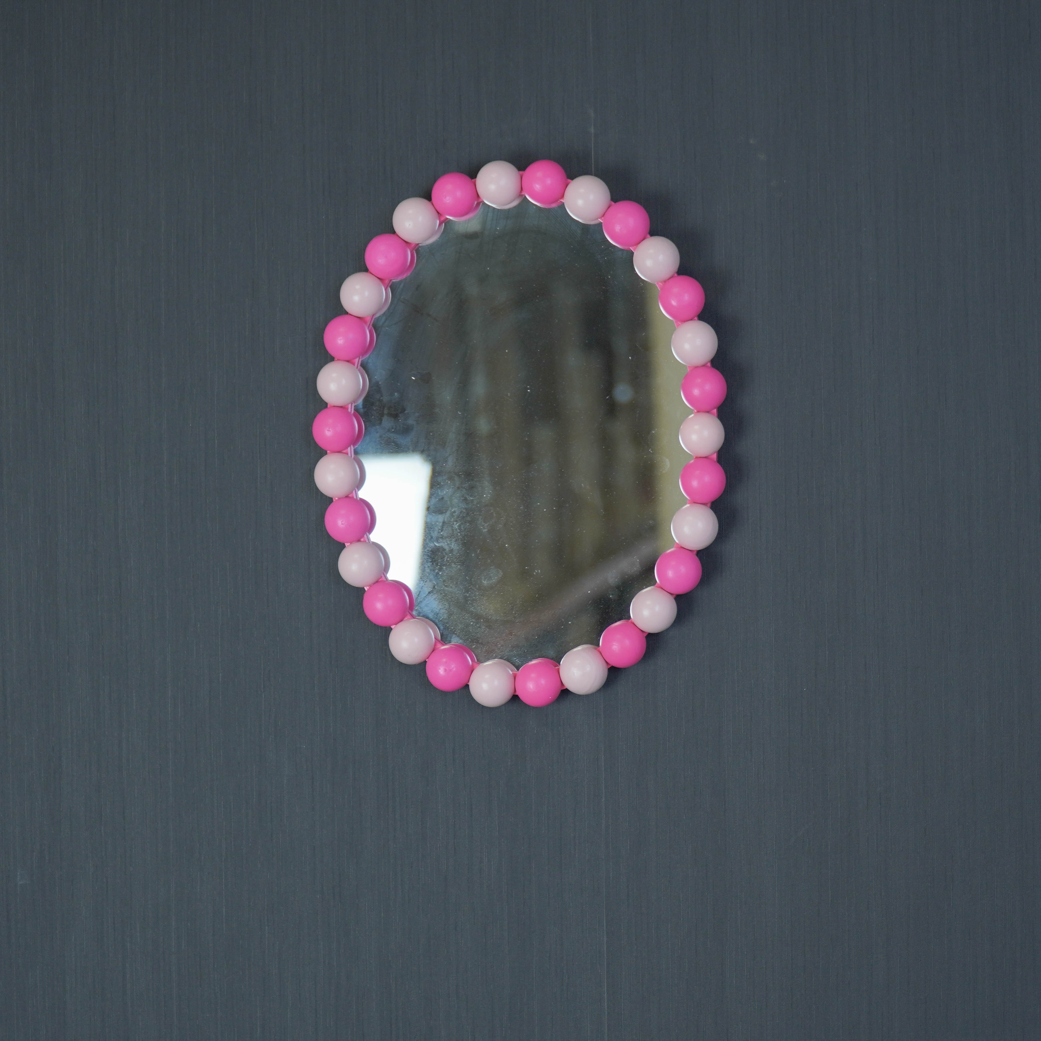 Spiegel - Wand Spiegel met Bolletjesrand - MDF/ Glas - Licht Roze/ Neon Roze - 29x22.5cm