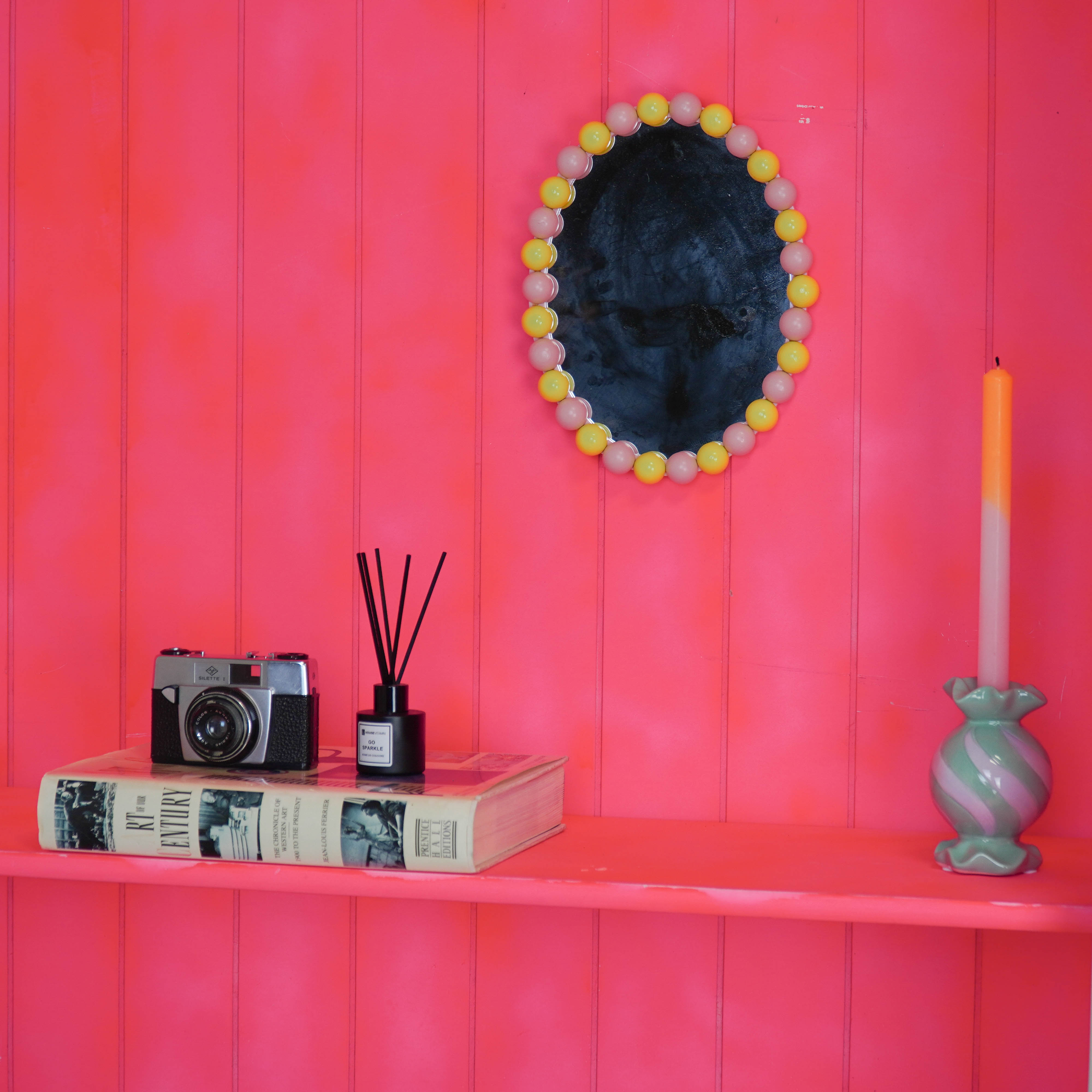 Spiegel - Wand Spiegel met Bolletjesrand - MDF/ Glas - Licht Roze/ Geel - 29x22.5cm