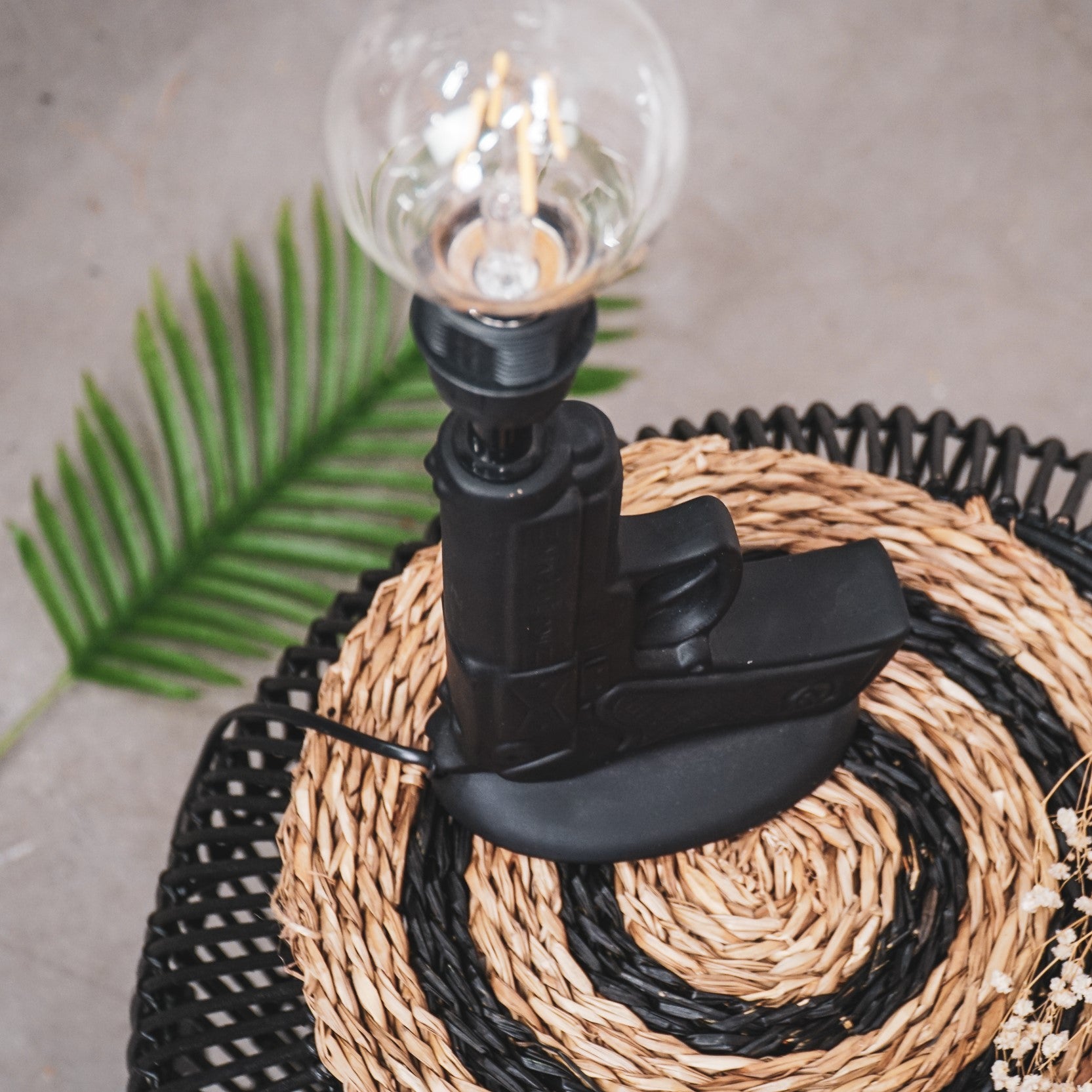 Lamp - Pistool - Keramiek - Zwart - 15x9x32cm