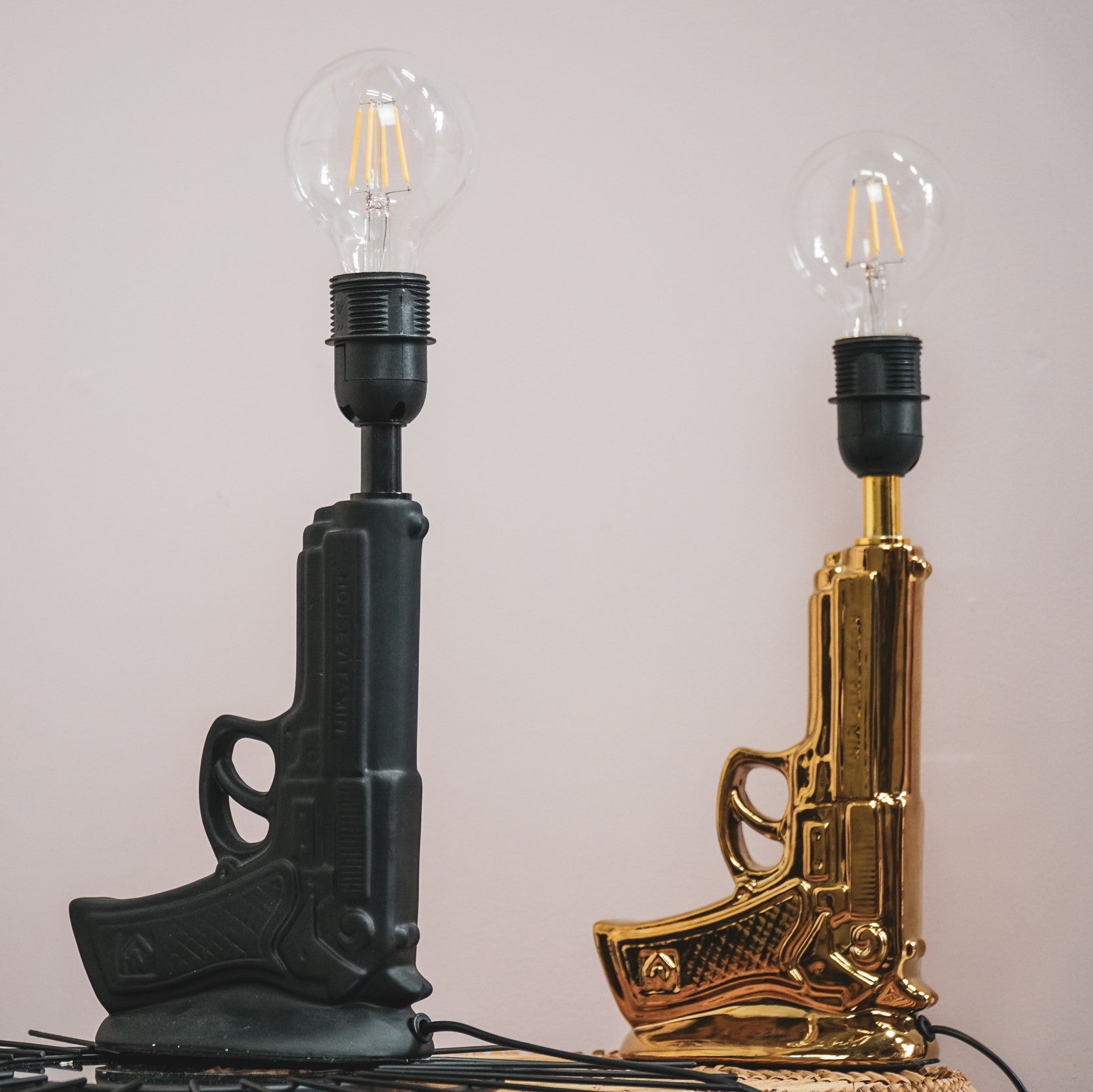 Lamp - Pistool - Keramiek - Zwart - 15x9x32cm